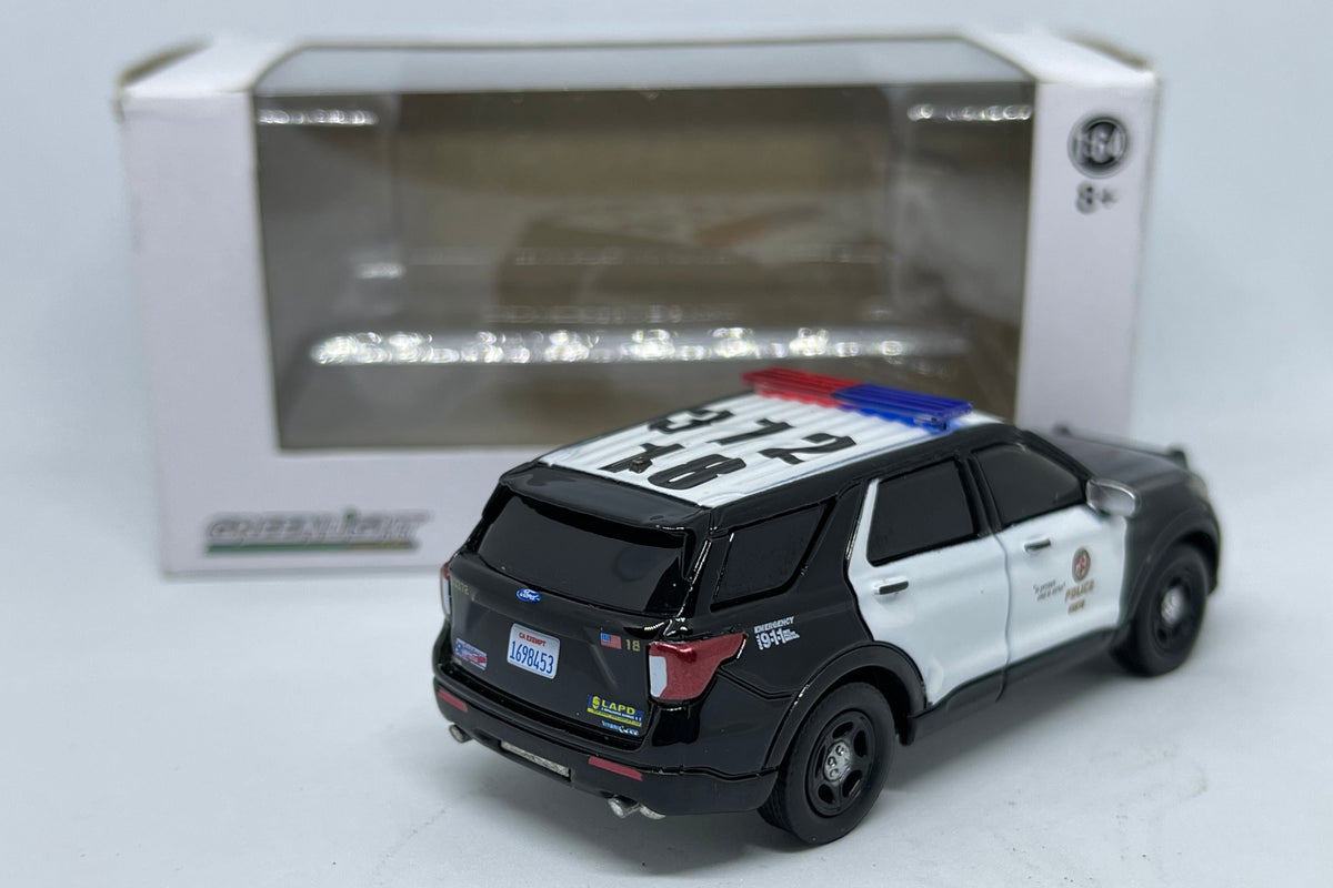 【改造】1/64 グリーンライト LAPD FORD explorer3台セット 改造】1/64 グリーンライト LAPD FORD explorer3台セット - メルカリ