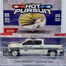 Load image into Gallery viewer, Greenlight 1/64 Hot Pursuit Series 44 2022 Chevrolet Silverado SSV
