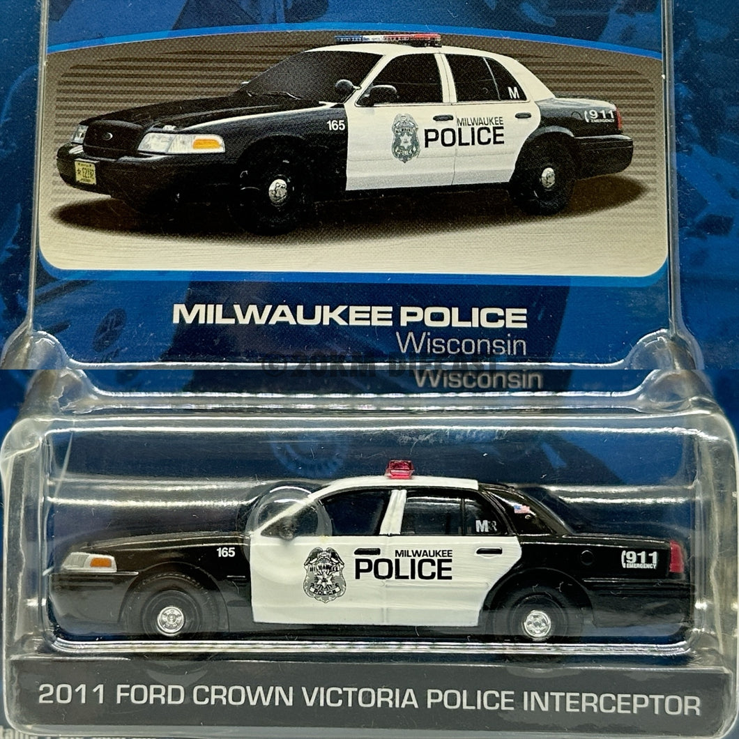 Greenlight 1/64 Hot Pursuit Series 10 - 2011 Ford Crown Victoria - Milwaukee Police