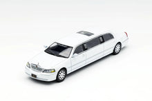 Load image into Gallery viewer, GCD 1/64 Lincoln Town Car Limousine
