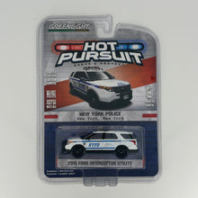 Load image into Gallery viewer, Greenlight 1/64 Hot Pursuit Series 19 - 2015 Ford Explorer Interceptor Utility - New York City Police Departmentpt (NYPD)

