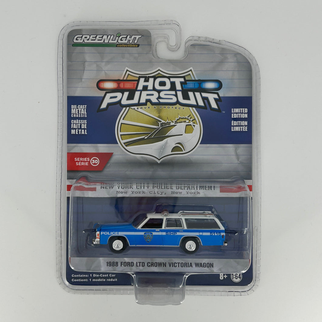 Greenlight 1/64 Hot Pursuit Series 30 - 1988 Ford LTD Crown Victoria Wagon - New York City Police Department (NYPD)