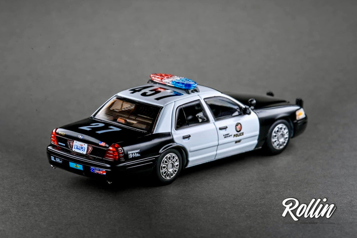 Des Ford Crown Victoria de la police américaine chez Rollin Des Ford Crown Victoria de la police américaine chez Rollin