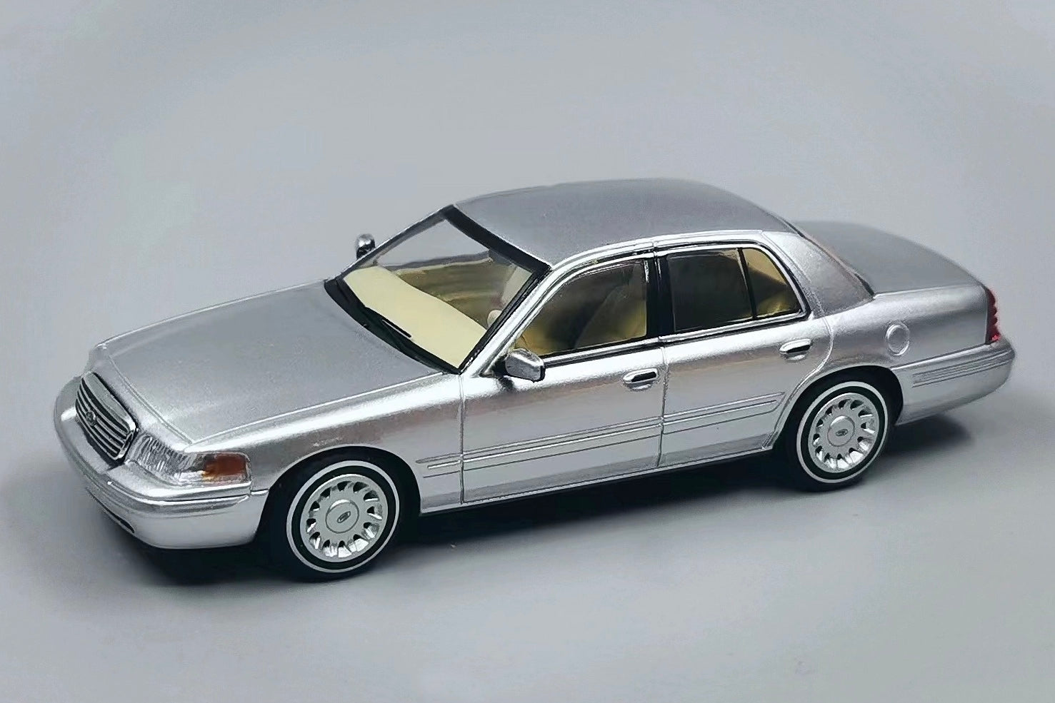 Modellino GOC 1/64 Ford Crown Victoria Nera - Nuovo Marzo 2024 - Pressofuso Da Collezione - Foto 2