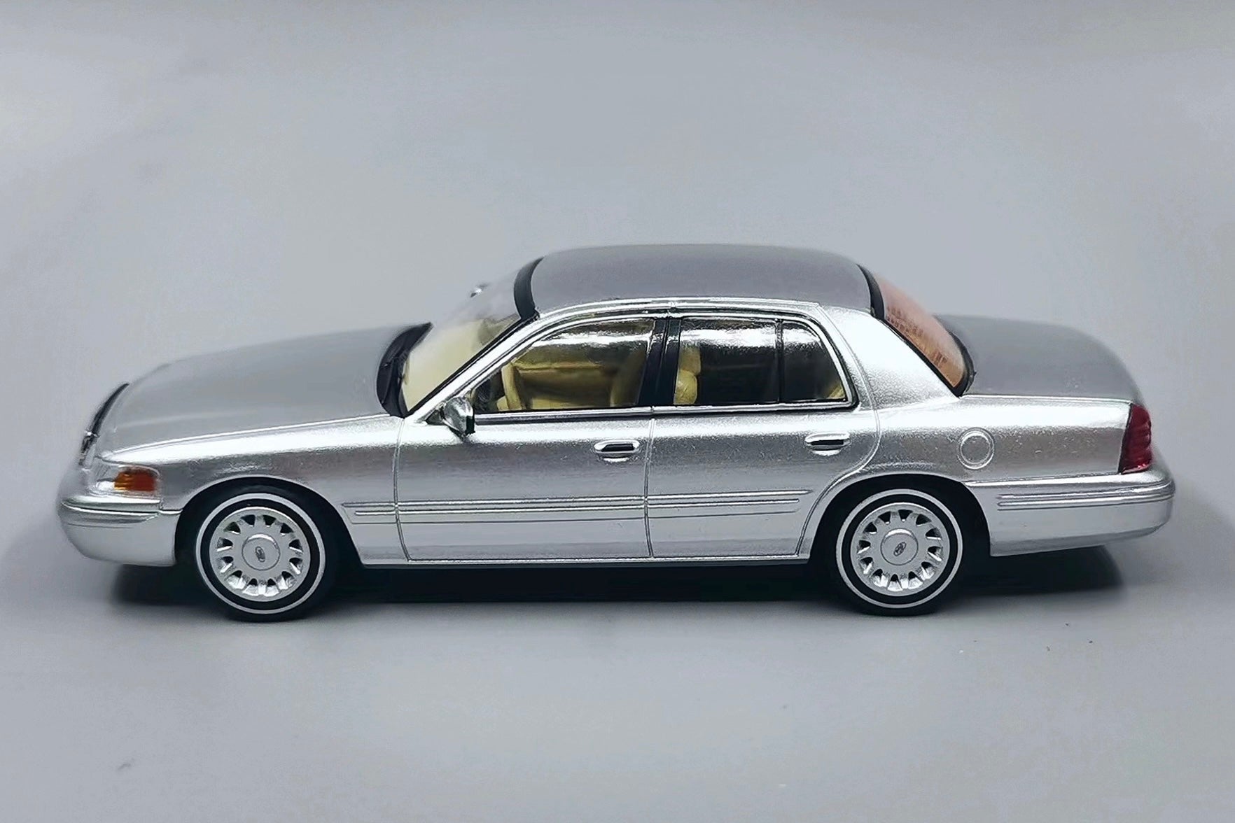 GOC 1/64 Ford Crown Victoria – 20KM Diecast