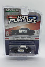 Load image into Gallery viewer, Greenlight Hot Pursuit - California Highway Patrol 2 cars set
