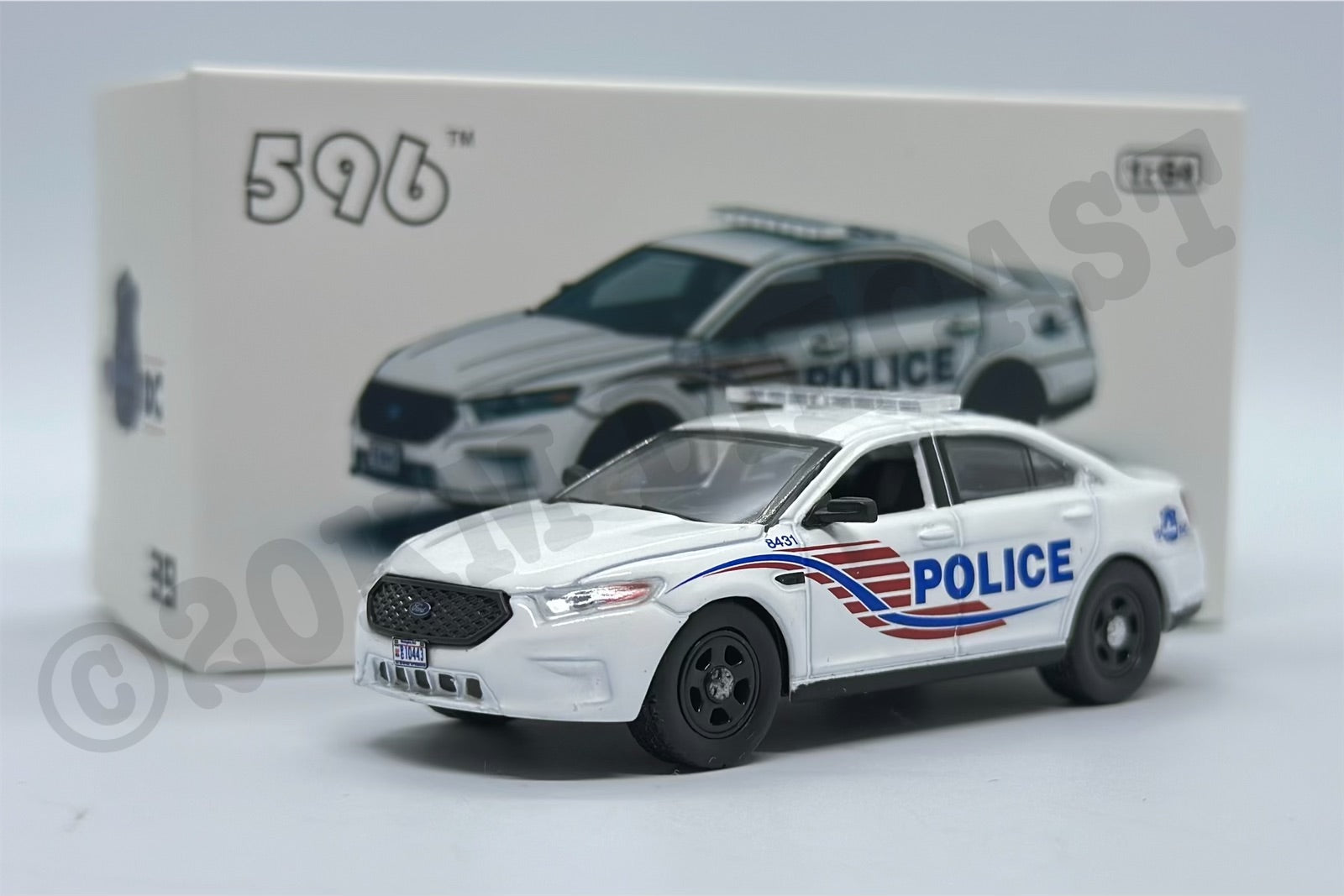 596 Model 1/64 Ford Police Interceptor - Metropolitan Police