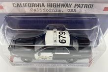 Load image into Gallery viewer, Greenlight 1/64 Hot Pursuit Series 19 - 2008 Ford Crown Victoria Police Interceptor - California Highway Patrol (CHP) #42760-C

