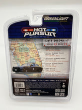 Load image into Gallery viewer, Greenlight 1/64 Hot Pursuit Series 19 - 2015 Dodge Charger - Florida Higway Patrol Police #42760-F
